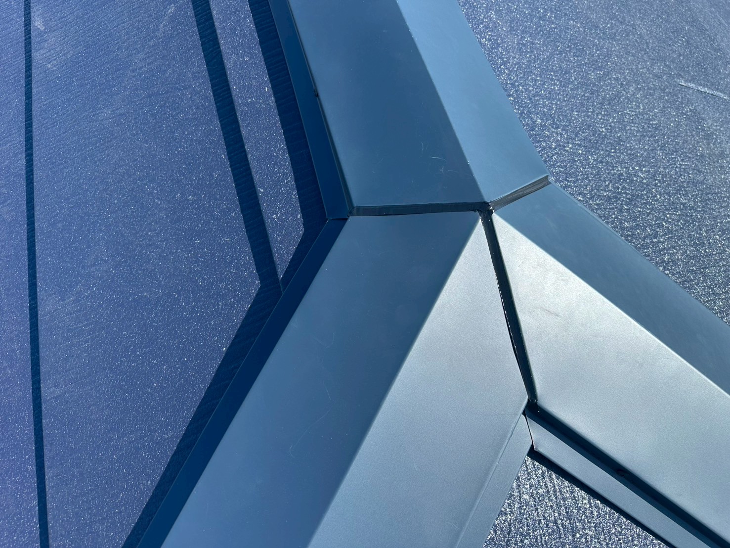 棟板金　つなぎ目　コーキング処理