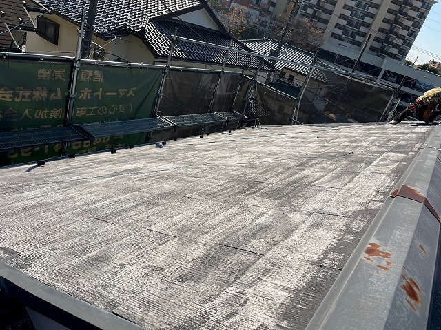 スレート屋根から横暖ルーフを使った屋根カバー工事を行いました！川口市屋根カバー工事　横暖ルーフαｓ　ニチハ　センタールーフ　スレートボロボロ　ガルバリウム鋼板　