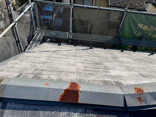 スレート屋根から横暖ルーフを使った屋根カバー工事を行いました！川口市屋根カバー工事　横暖ルーフαｓ　ニチハ　センタールーフ　スレートボロボロ　ガルバリウム鋼板　