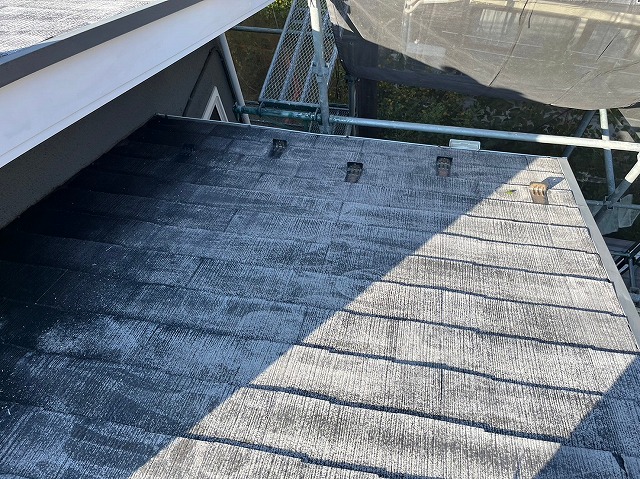 スレート屋根から横暖ルーフを使った屋根カバー工事を行いました！川口市屋根カバー工事　横暖ルーフαｓ　ニチハ　センタールーフ　スレートボロボロ　ガルバリウム鋼板　