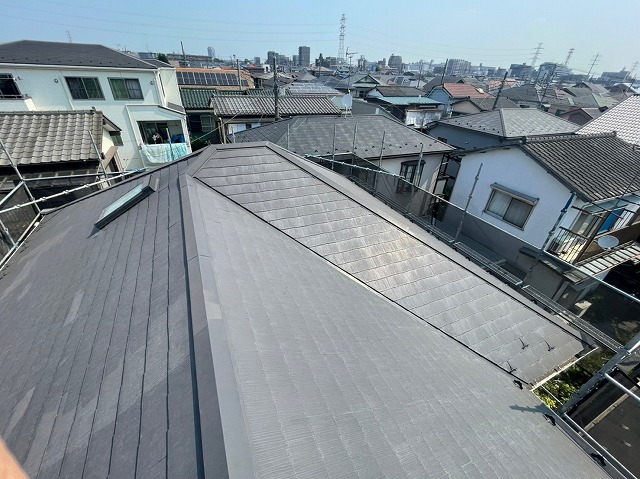 横暖ルーフαｓ　バズルーフ　カツキ板金　寄棟　屋根葺き替え　カバー工法