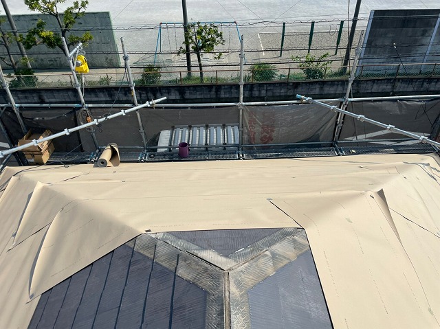 横暖ルーフαｓ　バズルーフ　カツキ板金　寄棟　屋根葺き替え　カバー工法