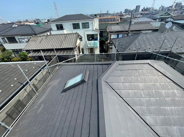 横暖ルーフαｓ　バズルーフ　カツキ板金　寄棟　屋根葺き替え　カバー工法