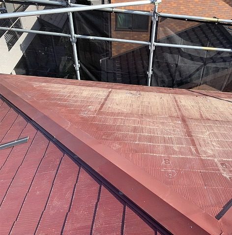 スレート屋根から横暖ルーフを使った屋根カバー工事を行いました！川口市屋根カバー工事　横暖ルーフαｓ　ニチハ　センタールーフ　スレートボロボロ　ガルバリウム鋼板　