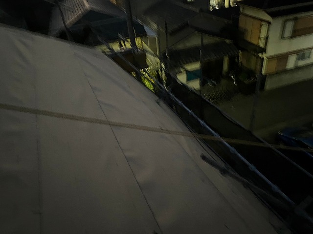 スレート屋根から横暖ルーフを使った屋根カバー工事を行いました！川口市屋根カバー工事　横暖ルーフαｓ　ニチハ　センタールーフ　スレートボロボロ　ガルバリウム鋼板　