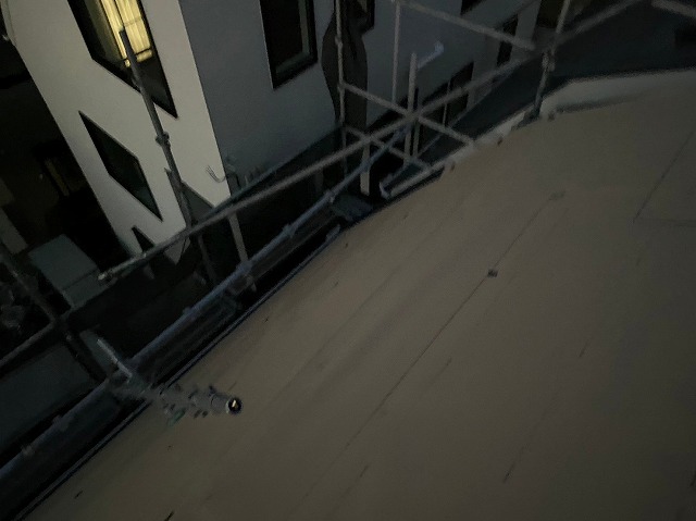 スレート屋根から横暖ルーフを使った屋根カバー工事を行いました！川口市屋根カバー工事　横暖ルーフαｓ　ニチハ　センタールーフ　スレートボロボロ　ガルバリウム鋼板　