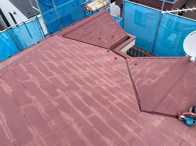 スレート屋根から横暖ルーフを使った屋根カバー工事を行いました！川口市屋根カバー工事　横暖ルーフαｓ　ニチハ　センタールーフ　スレートボロボロ　ガルバリウム鋼板　