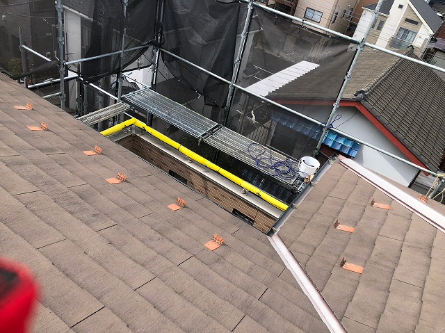 横暖ルーフαｓ　バズルーフ　カツキ板金　寄棟　屋根葺き替え　カバー工法