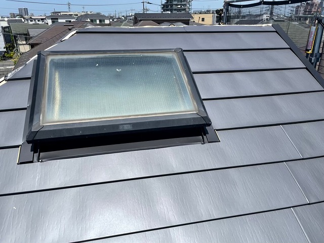 横暖ルーフαｓ　バズルーフ　カツキ板金　寄棟　屋根葺き替え　カバー工法