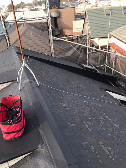 スレート屋根から横暖ルーフを使った屋根カバー工事を行いました！川口市屋根カバー工事　横暖ルーフαｓ　ニチハ　センタールーフ　スレートボロボロ　ガルバリウム鋼板　