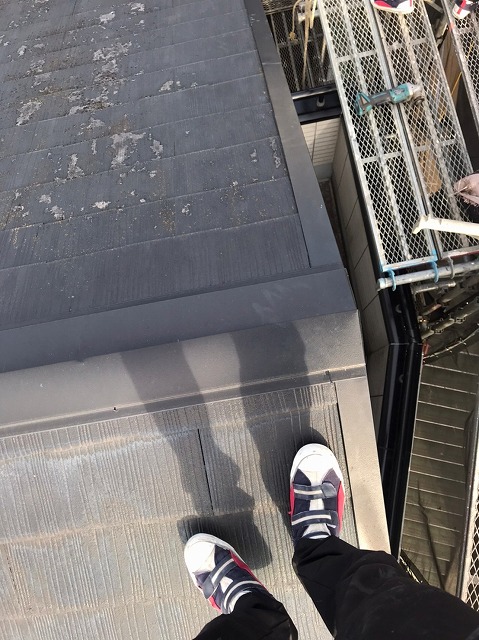 スレート屋根から横暖ルーフを使った屋根カバー工事を行いました！川口市屋根カバー工事　横暖ルーフαｓ　ニチハ　センタールーフ　スレートボロボロ　ガルバリウム鋼板　