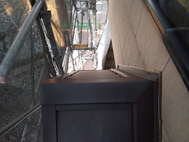 スレート屋根から横暖ルーフを使った屋根カバー工事を行いました！川口市屋根カバー工事　横暖ルーフαｓ　ニチハ　センタールーフ　スレートボロボロ　ガルバリウム鋼板　