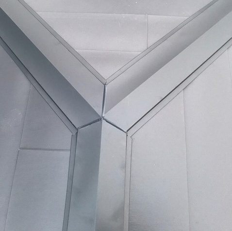 スレート屋根から横暖ルーフを使った屋根カバー工事を行いました！川口市屋根カバー工事　横暖ルーフαｓ　ニチハ　センタールーフ　スレートボロボロ　ガルバリウム鋼板　