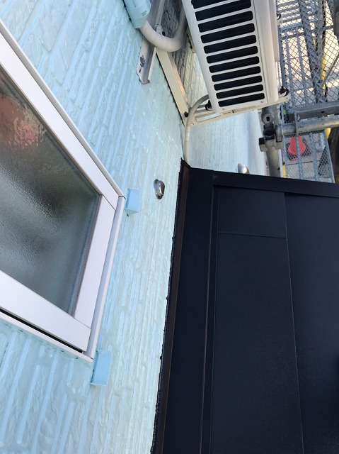 スレート屋根から横暖ルーフを使った屋根カバー工事を行いました！川口市屋根カバー工事　横暖ルーフαｓ　ニチハ　センタールーフ　スレートボロボロ　ガルバリウム鋼板　