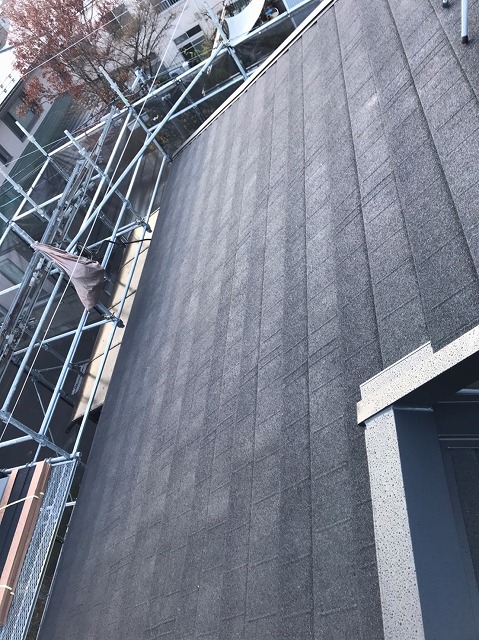 スレート屋根から横暖ルーフを使った屋根カバー工事を行いました！川口市屋根カバー工事　横暖ルーフαｓ　ニチハ　センタールーフ　スレートボロボロ　ガルバリウム鋼板　