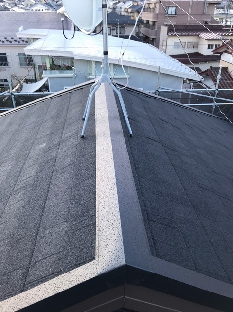 スレート屋根から横暖ルーフを使った屋根カバー工事を行いました！川口市屋根カバー工事　横暖ルーフαｓ　ニチハ　センタールーフ　スレートボロボロ　ガルバリウム鋼板　