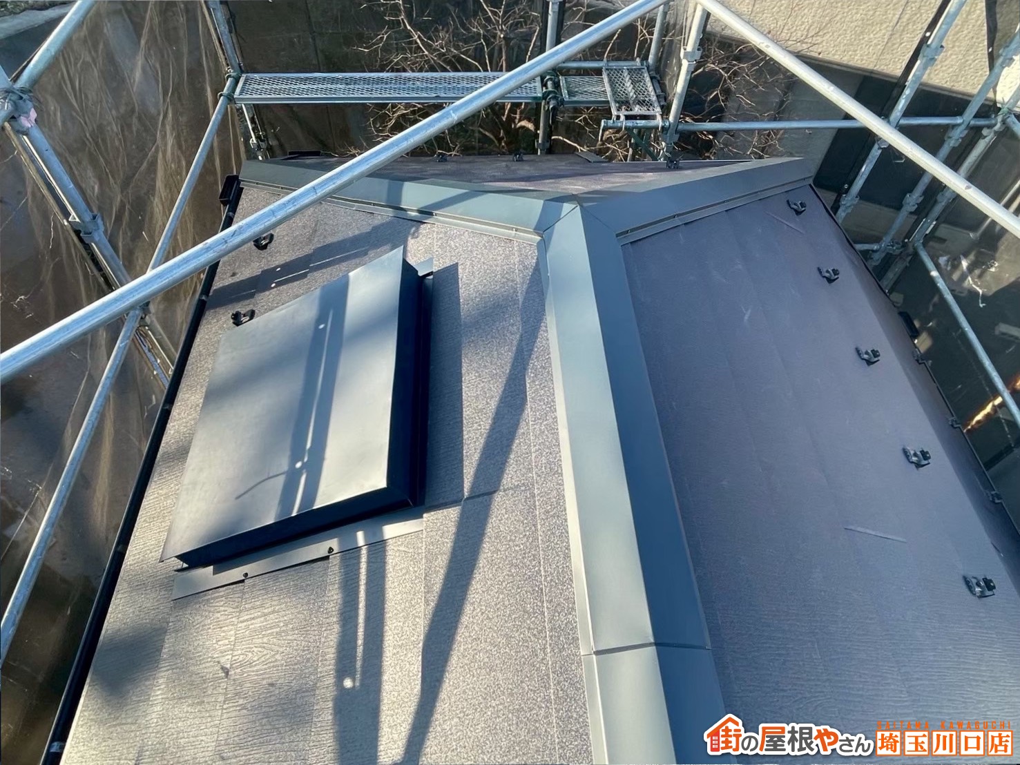 屋根カバー工事、天窓カバー 施工後