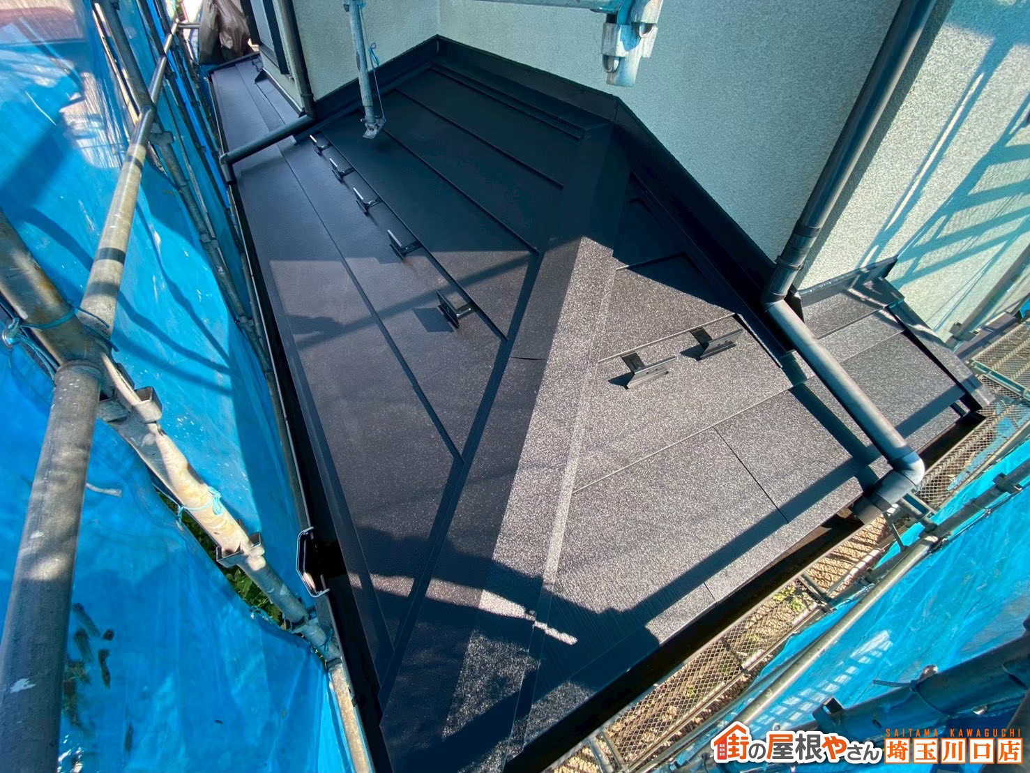 下屋根　屋根カバー工事施工後