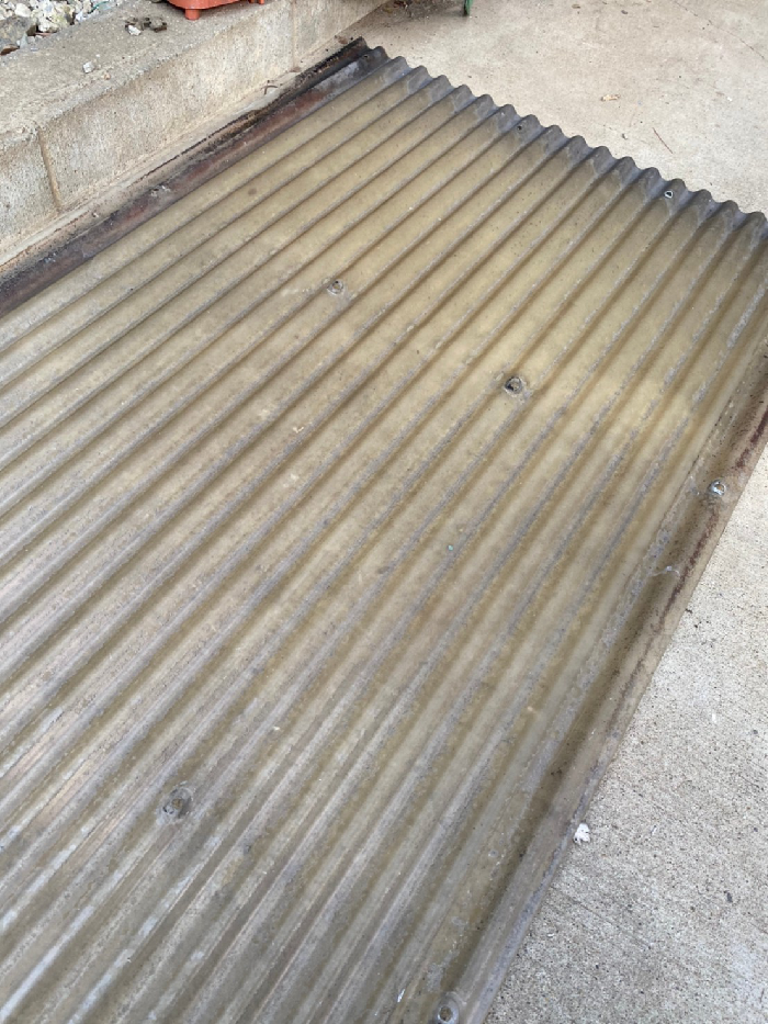 取り外した黄変したポリカ