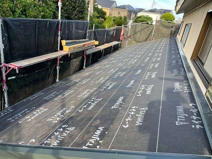 緩勾配にライナールーフを施工