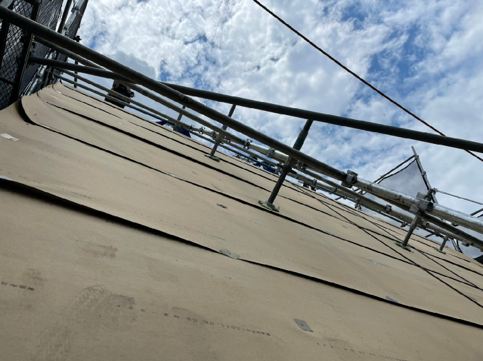 下から見たルーフィング施工