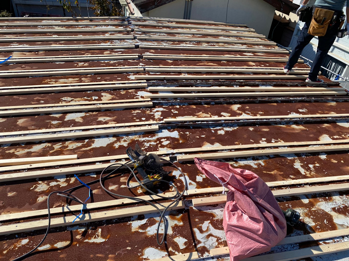 固定する下地を組む