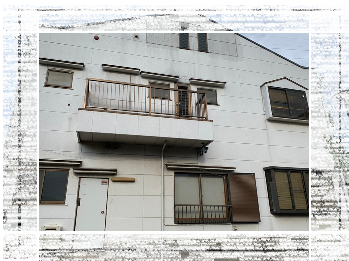 棟が飛散したお家の外観