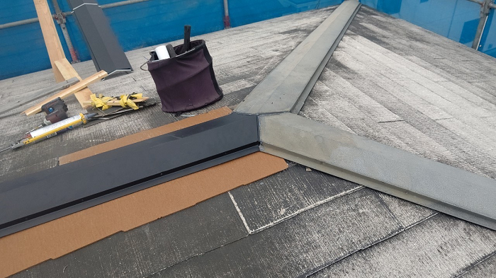 スレートの棟板金完工