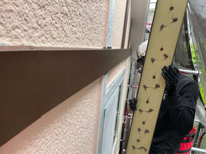 幕板板金施工中