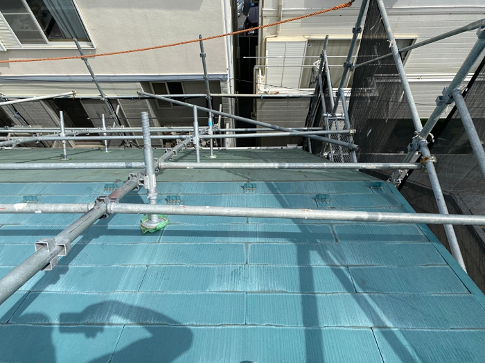 斜壁のコロニアル写真