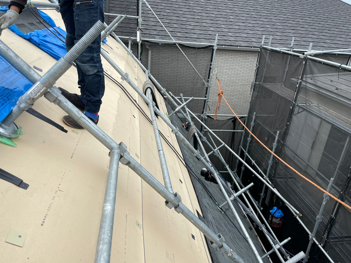 シングル材をカバー工法で施工