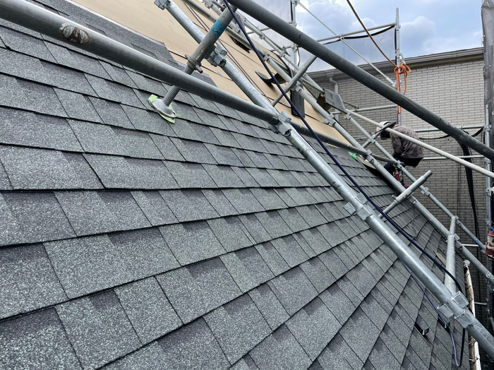 シングル材をカバー工法で施工