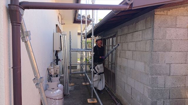長野県駒ヶ根市モルタル外壁塗装足場作業9