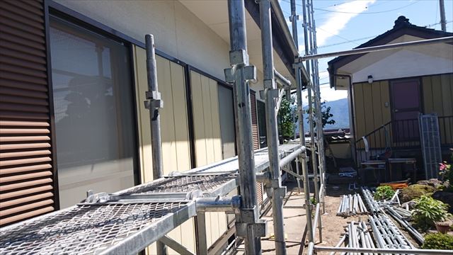 長野県駒ヶ根市モルタル外壁塗装足場作業8