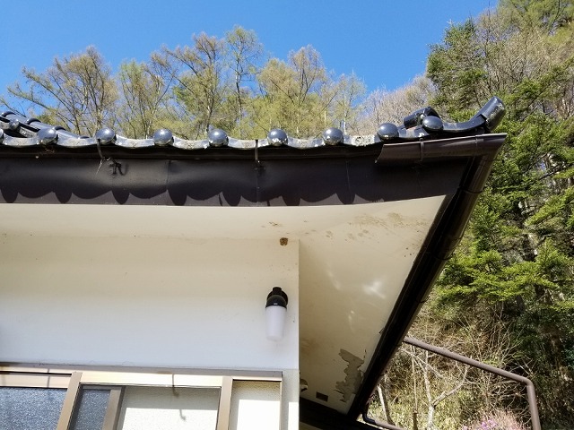 既存雨樋の撤去します