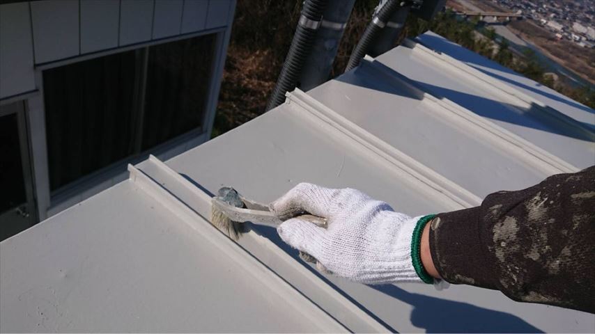 三晃葺きトタン上塗りです