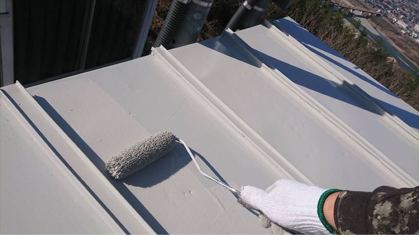 三晃葺きトタン上塗りです