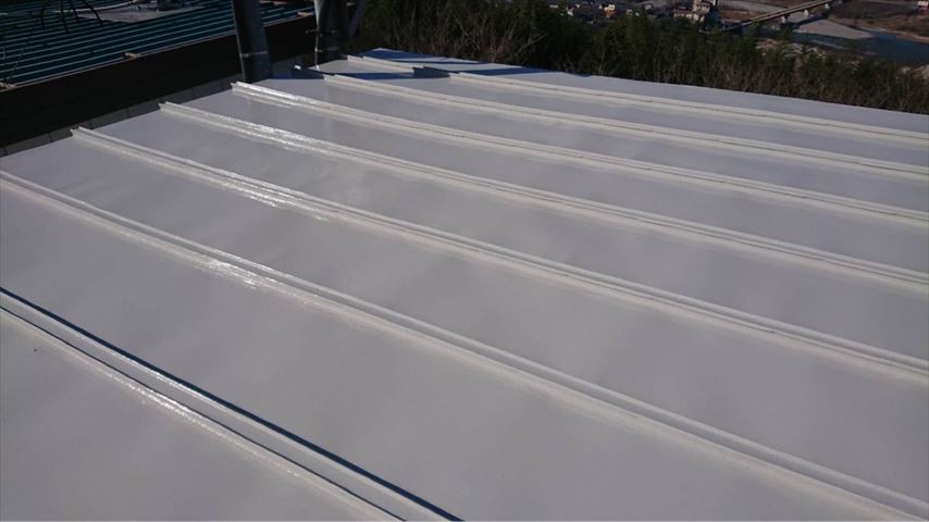 三晃葺きトタン塗装完成です