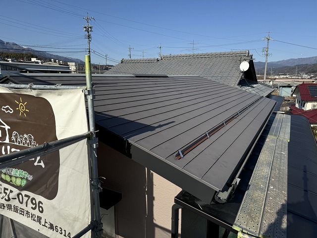 住宅の金属屋根塗装工事の施工前状況