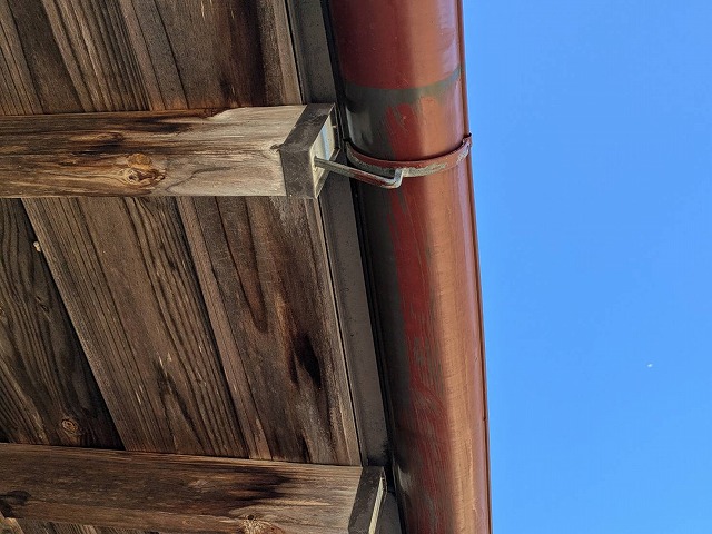 雨樋交換工事の既存雨樋の取り外し前の状況