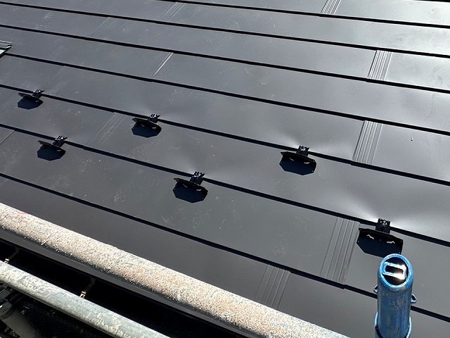 ガルバリウム鋼板屋を用いたカバー工事の完成後出来栄え