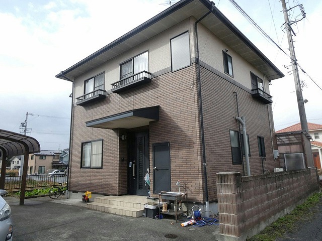 外壁塗装工事を行うことが決定した住宅の外観