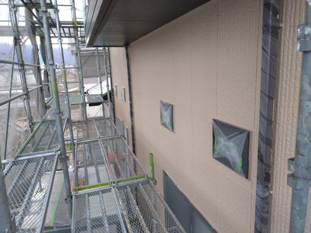 伊那市境K邸外壁中塗り