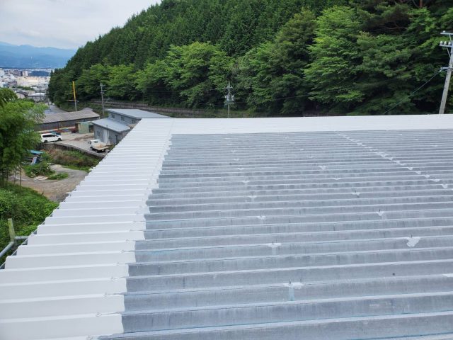 折板屋根_下塗り4