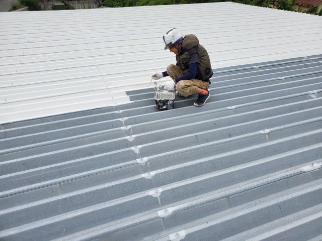 折板屋根_下塗り2