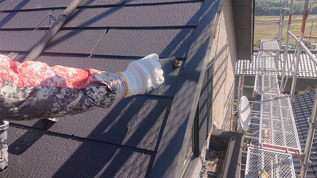 中川村ミサワ屋根上塗り1