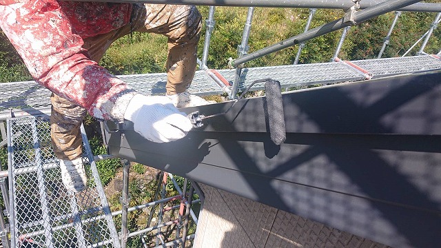 中川村ミサワ屋根上塗り3