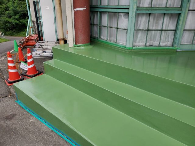 伊那市K様邸_犬走_トップコート2