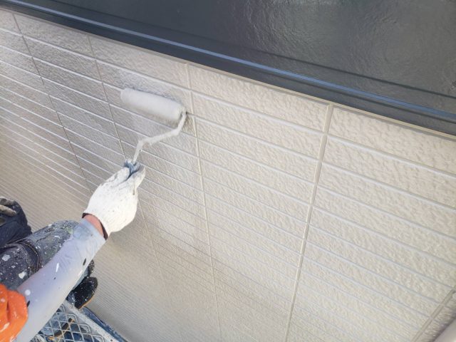 飯田市Y邸_外壁上塗り1