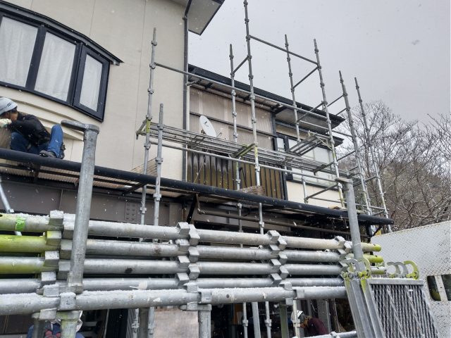 飯田市モルタルトタン_足場組立1